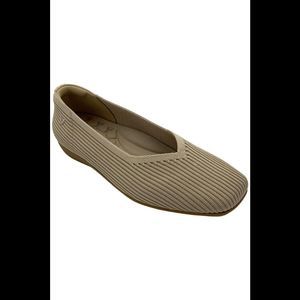 Vivaia Women's Margot Walker Square-Toe V-Cut Flats Almond - Medium
